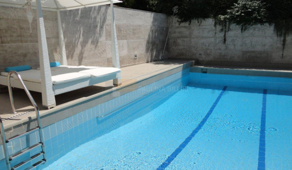 Πισίνα - Swimming pool